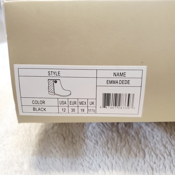 Michael Kors size 12 youth black boots - Picture 3 of 3